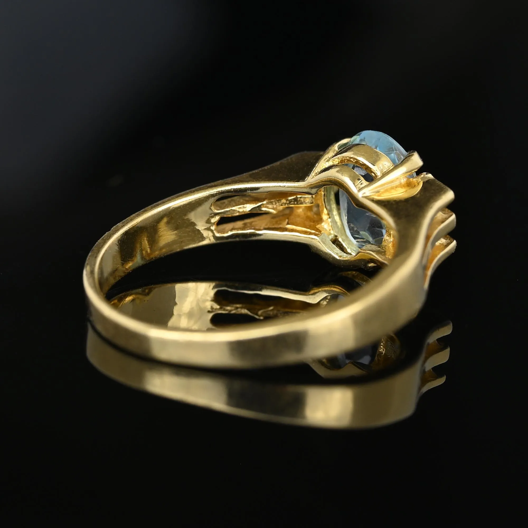 Fine Vintage 14K Gold Solitaire Swiss Blue Topaz Ring